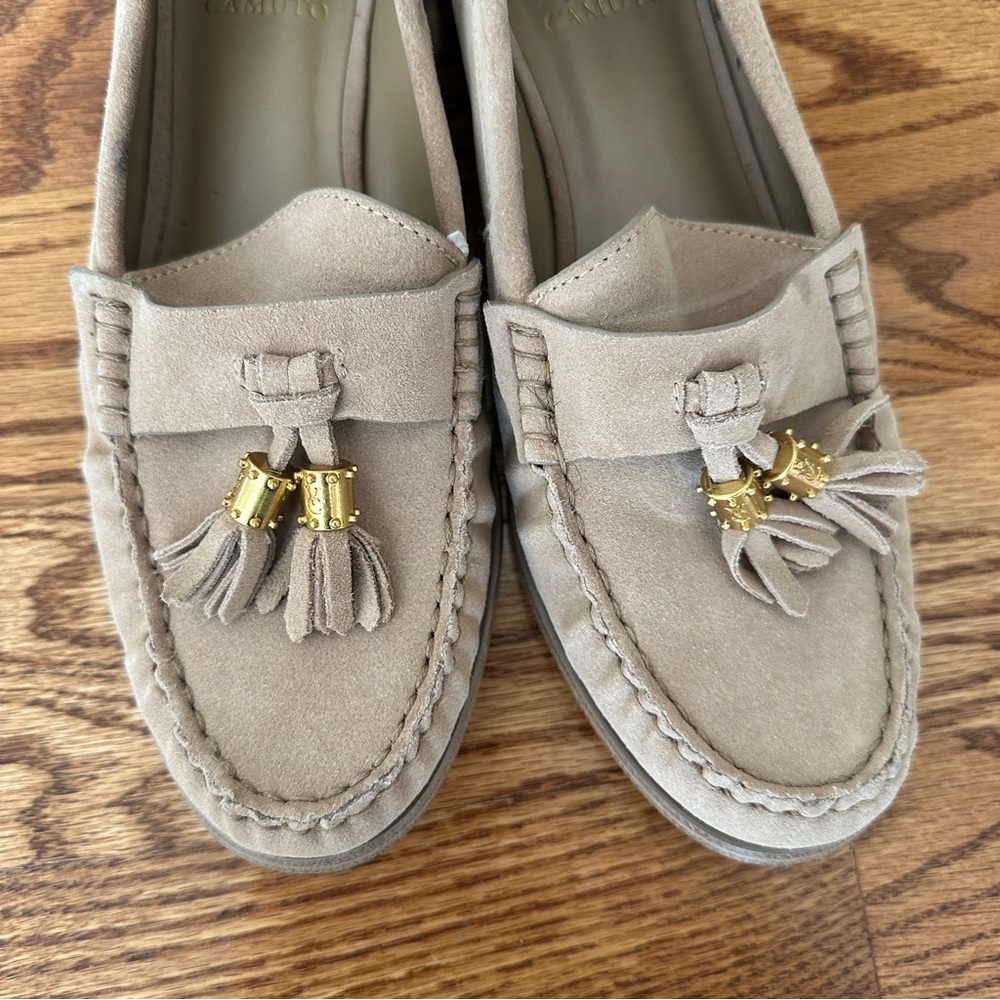 Vince Camuto Casbella Women's SuedeTan Loafers with Tassel Detail Sz7.5 Preowned - Picture 4 of 9